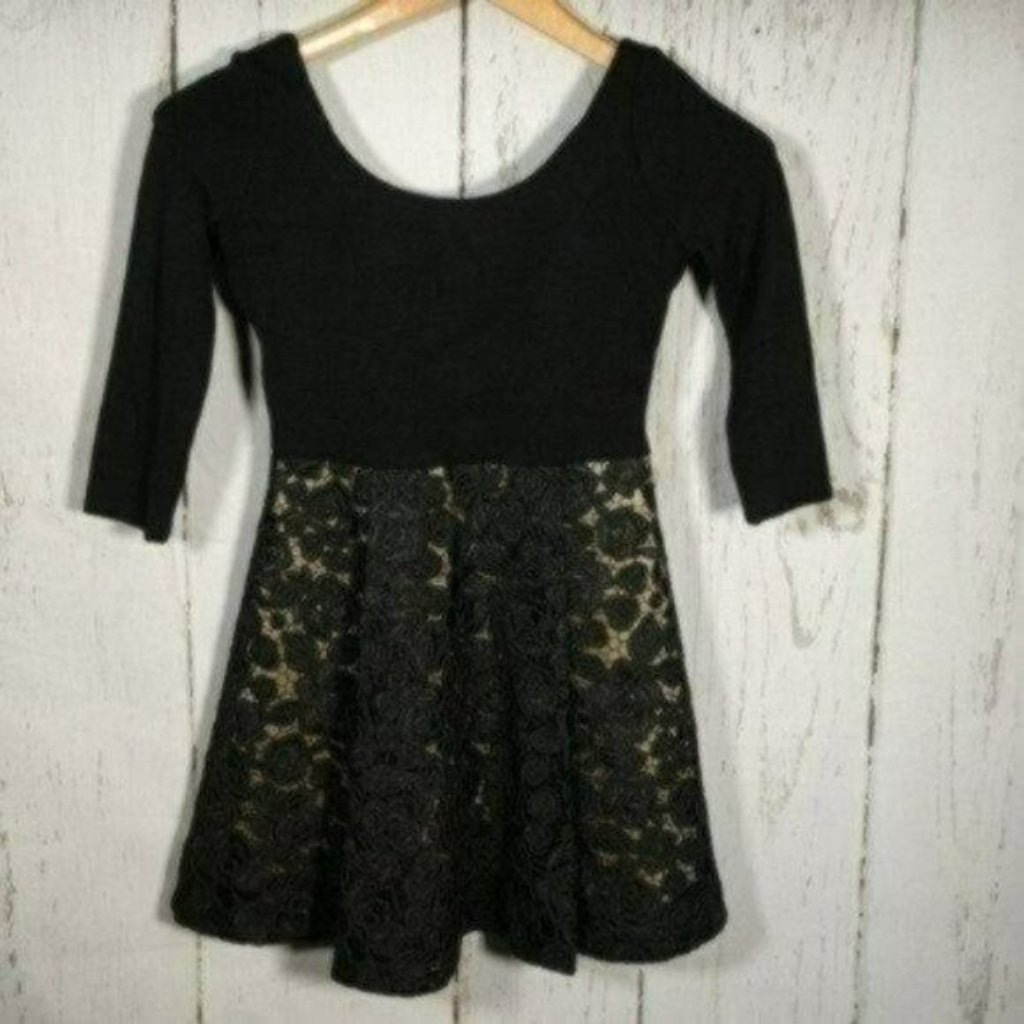 Alice + Olivia Black Lace Fit-And-Flare Dress